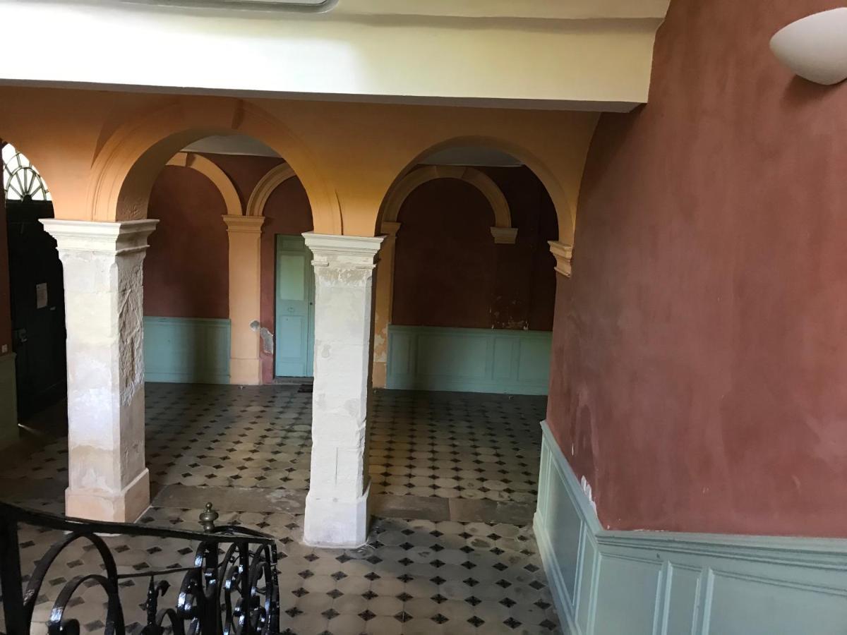 Appartement A La Roquette, Dans L'Hotel De Divonne, Classe. Arles Bagian luar foto
